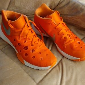 Nike zooms men's shoes